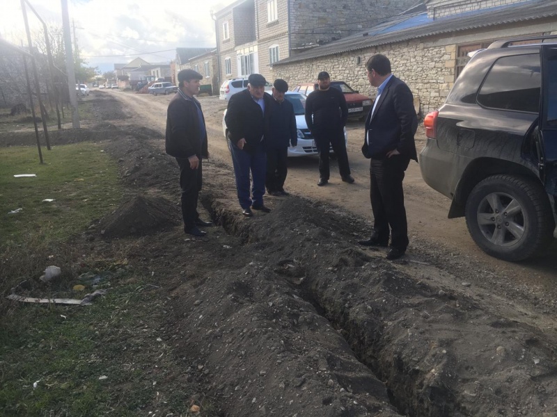 Глава Карабудахкентского района инспектировал ход реализации Программы «Внутрисельские водопроводные сети в с Гурбуки» 