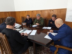 Совещание в администрации Карабудахкентского района по вопросу привлечения граждан на военную службу по контракту.