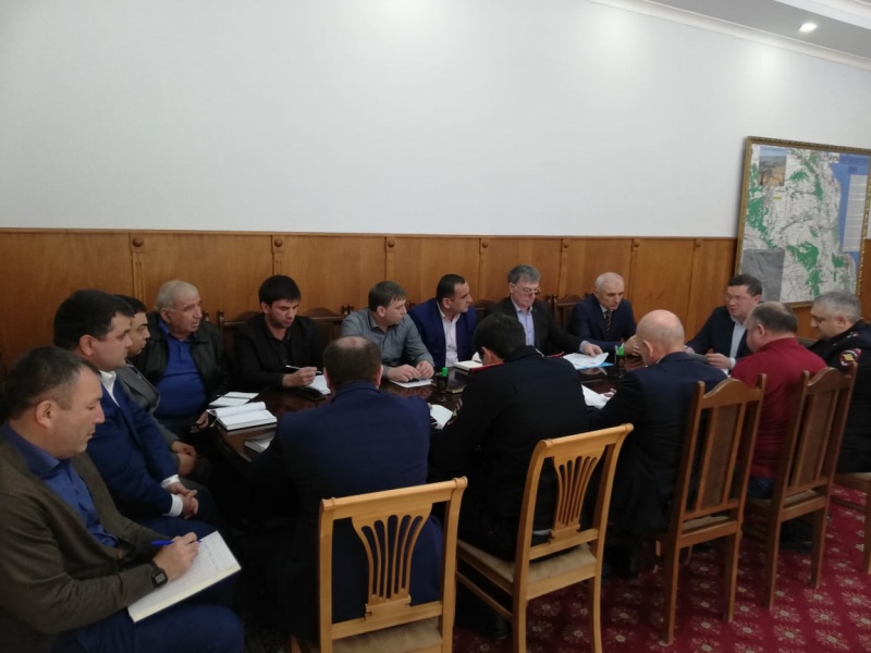 Махмуд Амиралиев провел заседание комиссии по обеспечению безопасности дорожного движения МР "Карабудахкентский район"