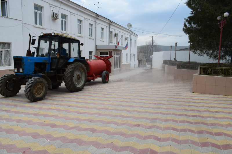 В Карабудахкенте работы по уборке, промывке и дезобработке основных улиц и площадей Карабудахкента.