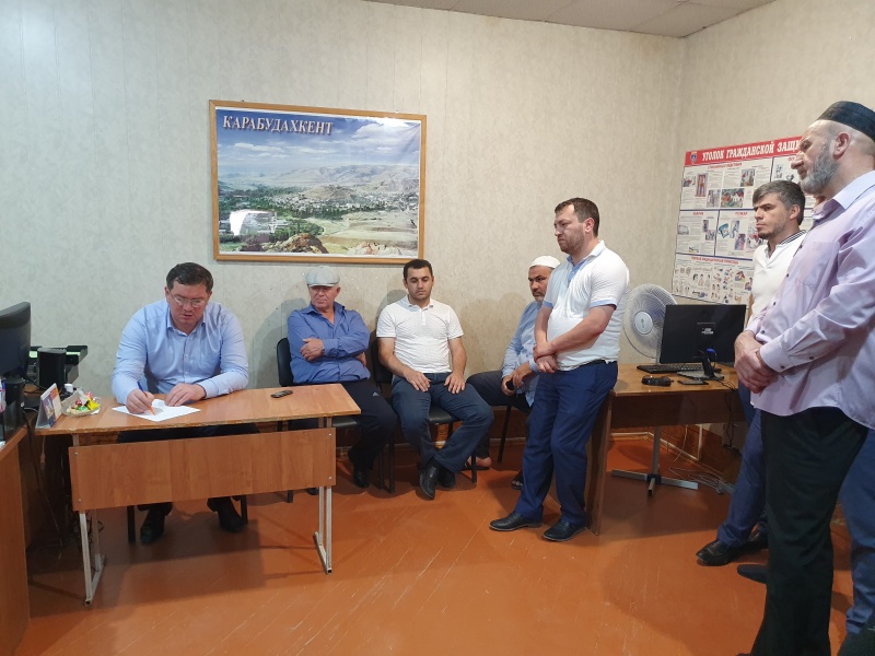 Глава Карабудахкентского района встретился с жителями поселка Ачису 