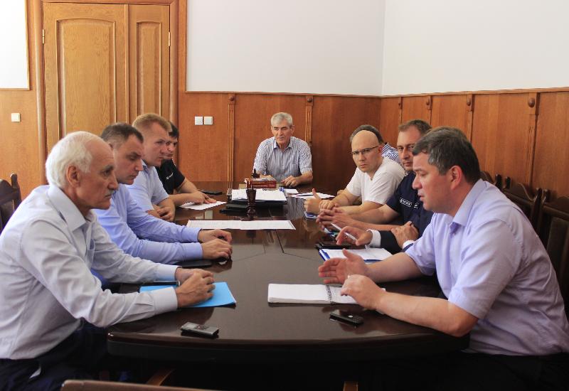 Глава района Махмуд Амиралиев встретился с представителями Россети