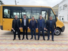Параульская школа №3 получила новый микроавтобус