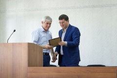 Работники администрации Карабудахкентского района награждены грамотами Совета муниципальных образований РД