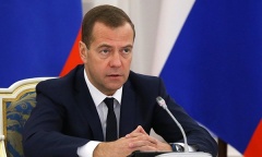 Медведев сообщил о дополнительном финансировании регионов на школьные автобусы и «скорые» в объеме до 10 млрд. рублей