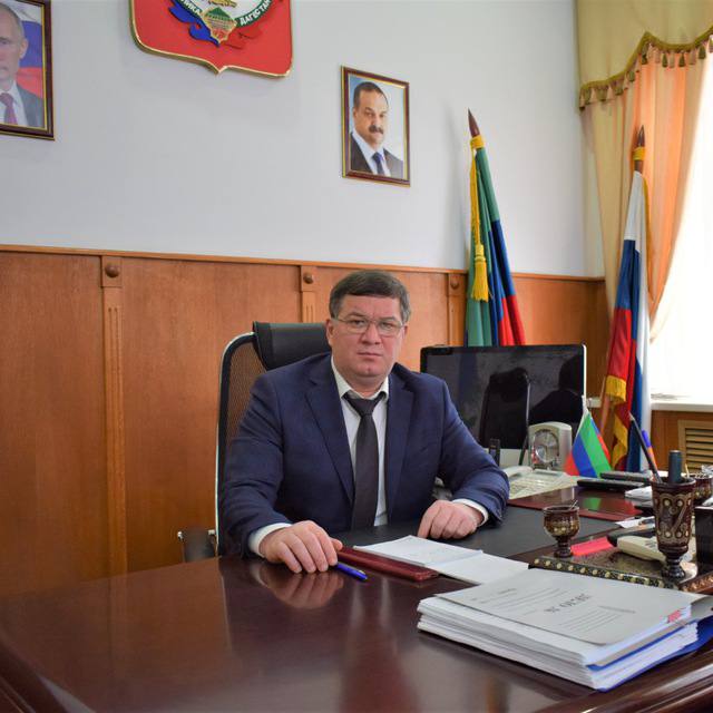 Аппарат администрации и Собрания депутатов Карабудахкентского района поздравляют с днем рождения главу района Амиралиева Махмуда Гусейновича.