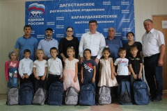 В Карабудахкентском районе продолжается благотворительная акция «Собери ребенка в школу». 