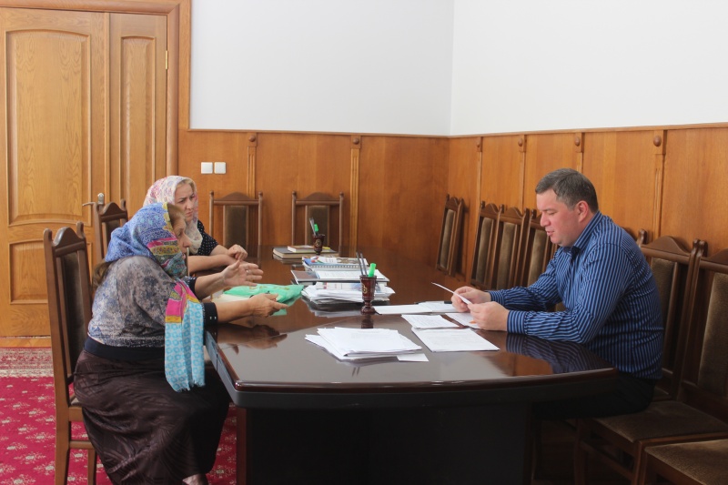 Махмуд Амиралиев провёл приём граждан по личным вопросам.