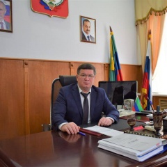 Аппарат администрации и Собрания депутатов Карабудахкентского района поздравляют с днем рождения главу района Амиралиева Махмуда Гусейновича.