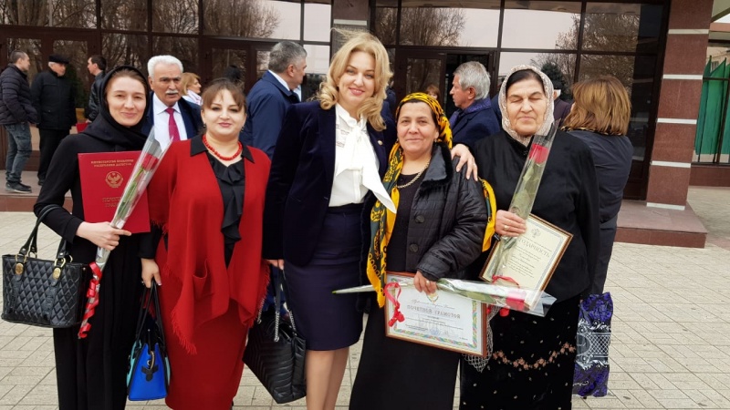 На торжественном мероприятии, посвященном Дню работника культуры наградили отличившихся работников культуры Карабудахкентского района.