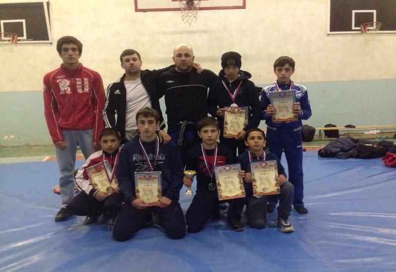 Спортсмены из Карабудахкентского района стали победителями и призерами по боевому самбо