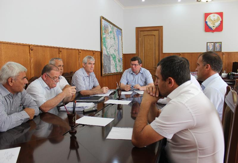 Вопросы обеспечения водоснабжения и санитарного состояния населенных пунктов обсудили в Карабудахкентском районе