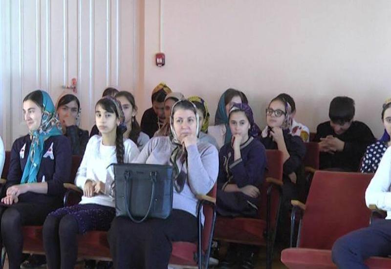 Классный час «Профориентация молодежи» проводится среди выпускников Карабудахкентского района