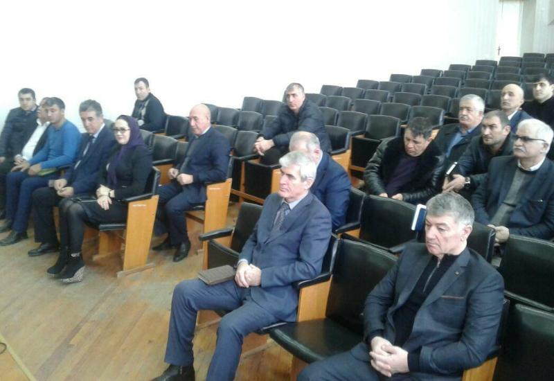 Глава района Махмуд Амиралиев провел первое в этом году рабочее совещание