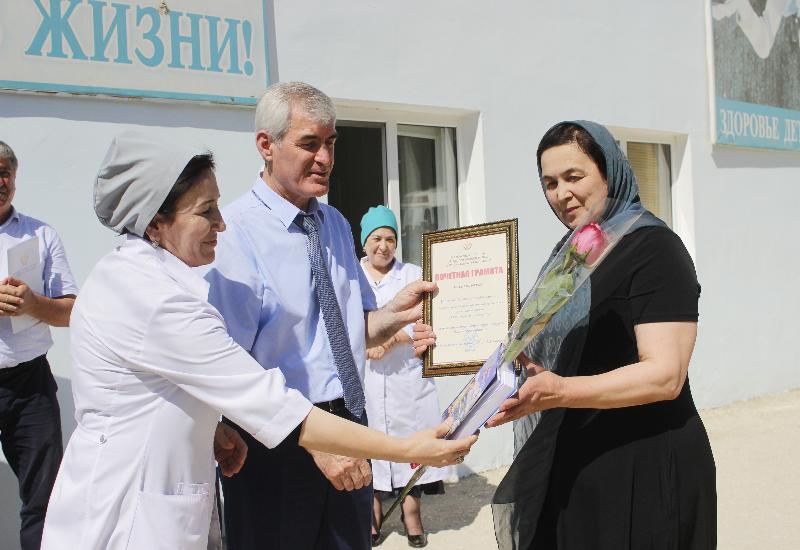 Медработников Карабудахкентского района наградили в честь праздника