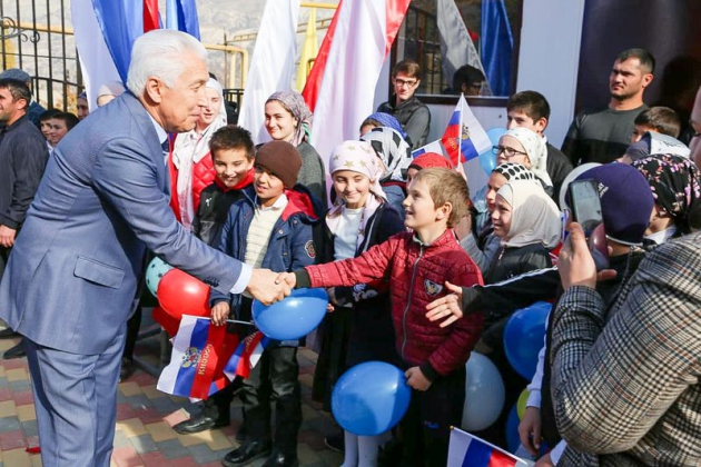 Глава Дагестана принял участие в торжественном открытии спортивного зала в селе Ансалта Ботлихского района