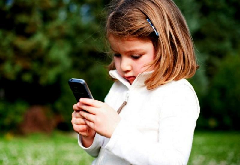 Ежегодно детский телефон доверия принимает около миллиона звонков