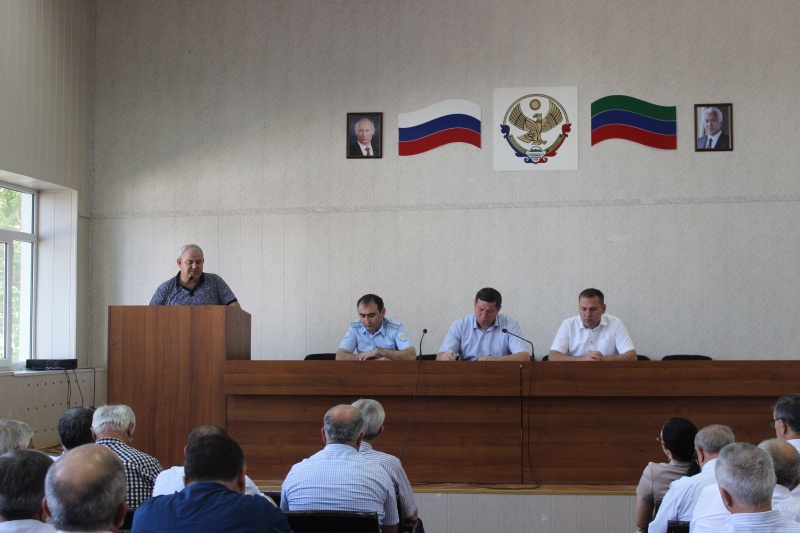 О ходе исполнения доходной части консолидированного бюджета МР "Карабудахкентский район" за семь 2018 года   месяцев обсудили на очередном еженедельном совещании администрации района.