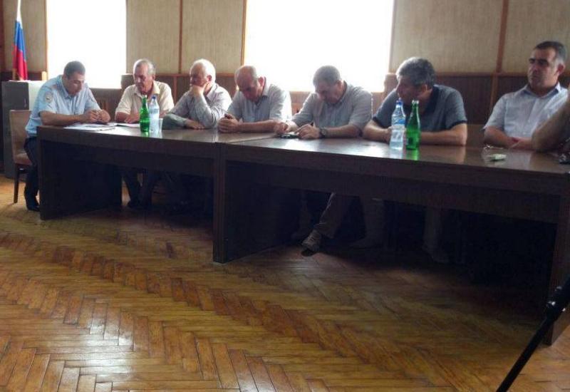 Отчет о проделанных работ участковых уполномоченных полиции Карабудахкентского РОВД за 1 полугодие 2017 года обсудили в райцентре