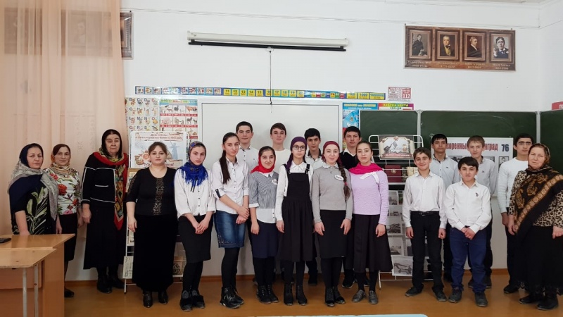 В Карабудахкентской средней школе №1 состоялся урок Мужества "Великая Сталинградская битва".