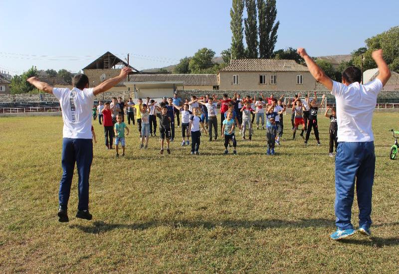 Гасан и Гусен Изамутдиновы провели всеобщую зарядку в селении Карабудахкент