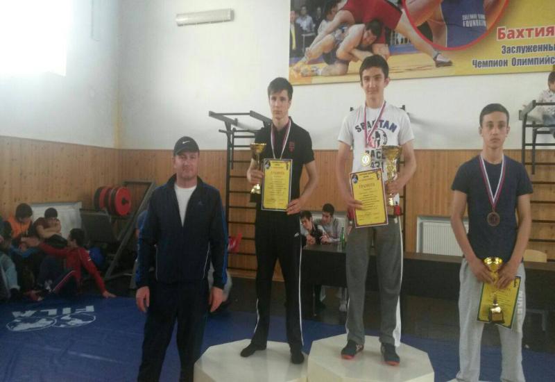 Спортсмены из Карабудахкента стали победителями и призерами на Республиканском турнире по вольной борьбе