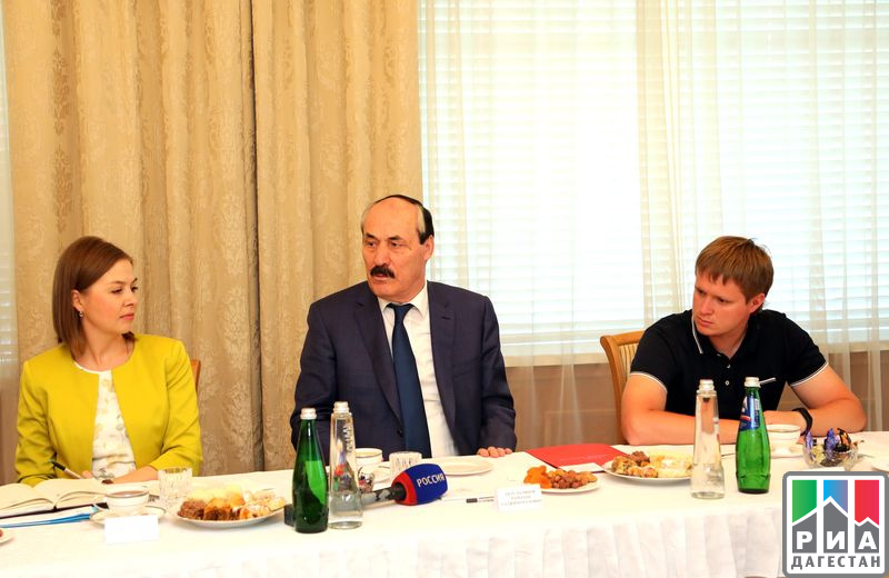 Глава Дагестана встретился с блогерами из Москвы и Хабаровского края