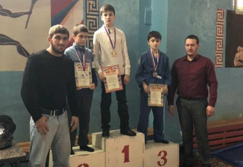 Спортсмены Карабудахкентского района взяли золото и бронзу на первенстве РД по джиу-джитсу