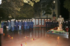 Глава Дагестана почтил память погибших сотрудников МВД