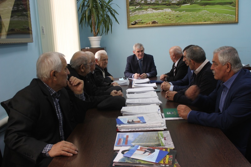 В Карабудахкентском районе прошло совещание президиума Совета ветеранов войны, правоохранительных органов, труда и вооруженных сил.