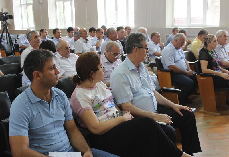 Уборку зерновых колосовых культур рассмотрели на совещании в Карабудахкентском районе