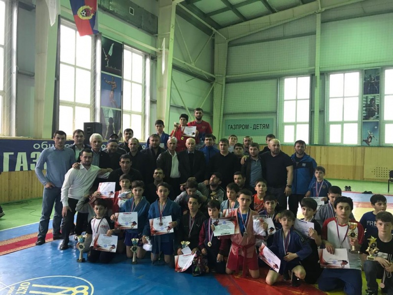 В Карабудахкентском районе прошел открытый Республиканский турнир в честь первого мастера по самбо Казбека Курбанова
