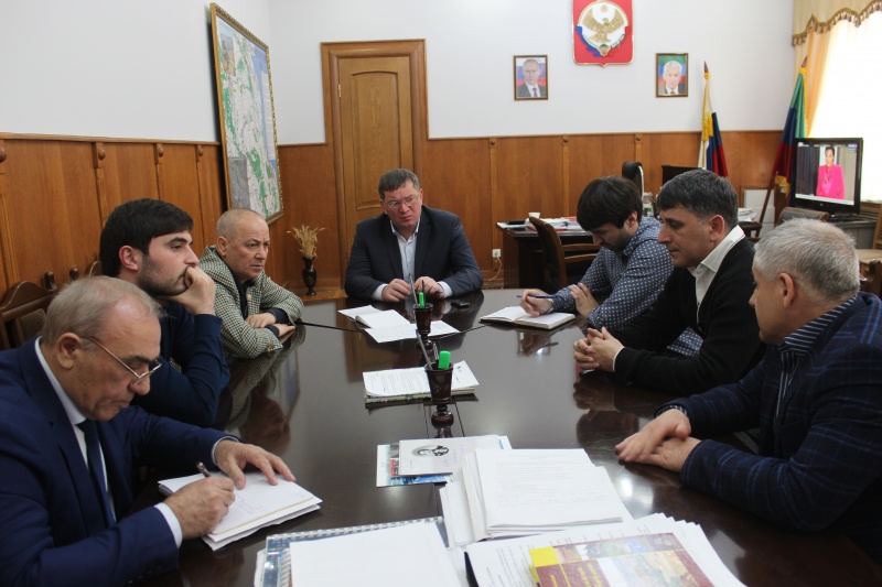 Министр природных ресурсов и экологии РД Набиюла Карачаев с рабочим визитом посетил Карабудахкентский район