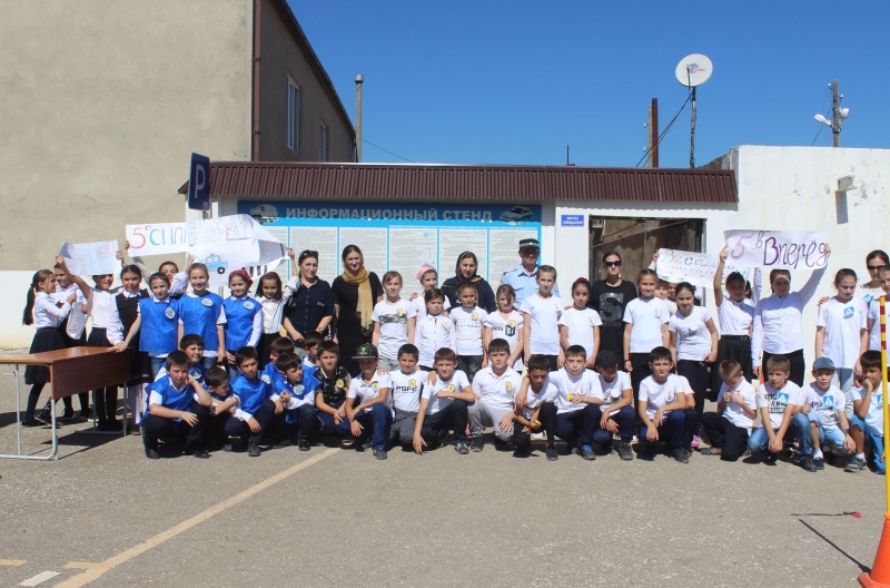 КВН по безопасности дорожного движения организовали для учащихся 5 классов Карабудахкентской Гимназии на базе автодрома села.