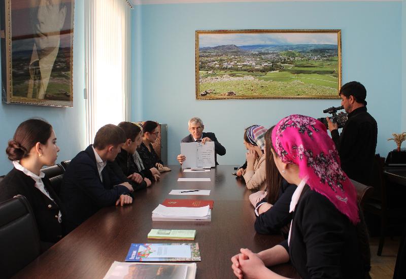 Школьников ознакомили с работой муниципальных служащих в Карабудахкентском районе