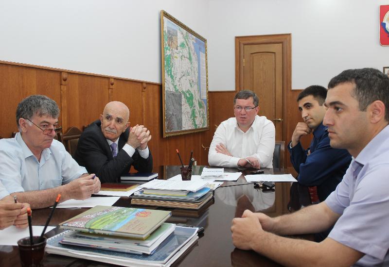 В Карабудахкентском районе рассмотрели проблемы строительства федеральной автодороги М-16
