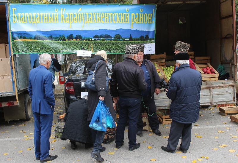 Карабудахкентские сельхозтоваропроизводители приняли участие на республиканской ярмарке