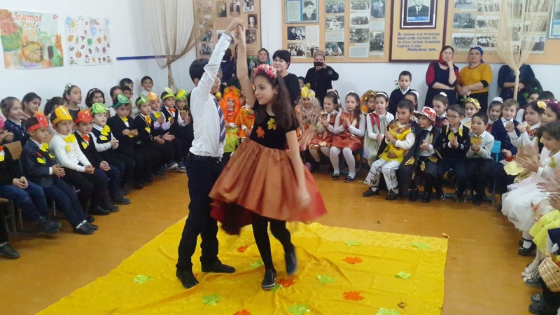 В школах Карабудахкентского района проходят осенние праздники.