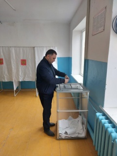 Депутат Народного Собрания РД Далгат Залбеков проголосовал в родном селе 