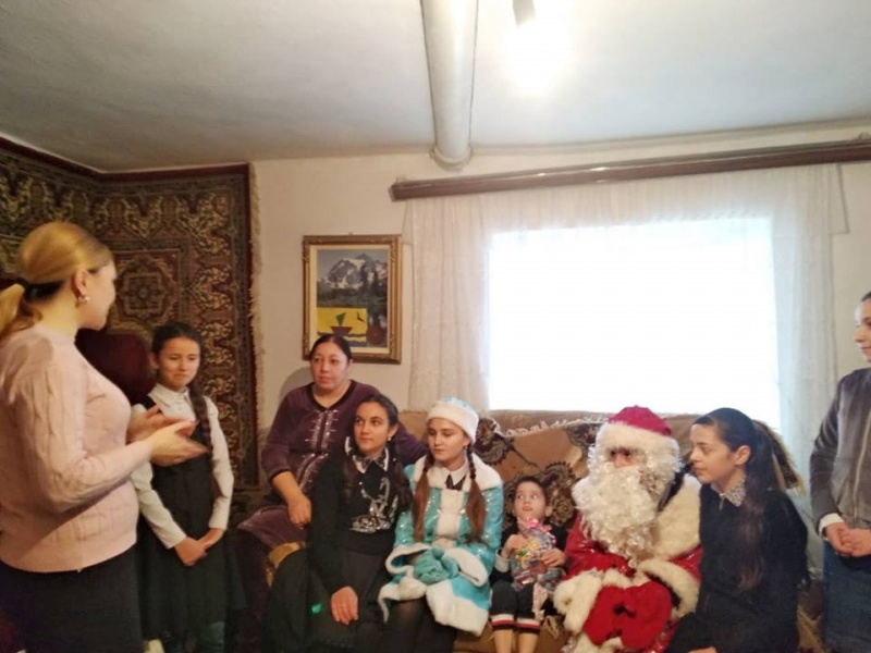 Республиканская акция «Волшебство Новогодней поры» проводят волонтеры образовательных учреждений Карабудахкентского района 