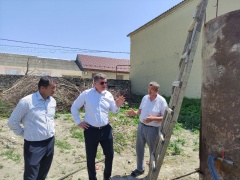 Сегодня глава района Махмуд Амиралиев в сопровождении главы с. Карабудахкент Магомедсолтана Гасанова посетил Шапи Алхасова, который продемонстрировал экспериментальную установку по переработке мусора