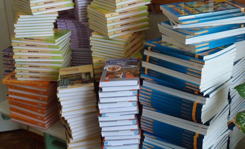 Карабудахкентский район получил более 80000 новых учебников.