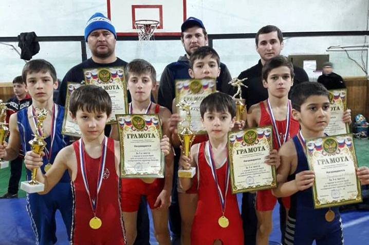 Борцы из Карабудахкентского района заняли первые и призовые места в республиканском турнире по вольной борьбе