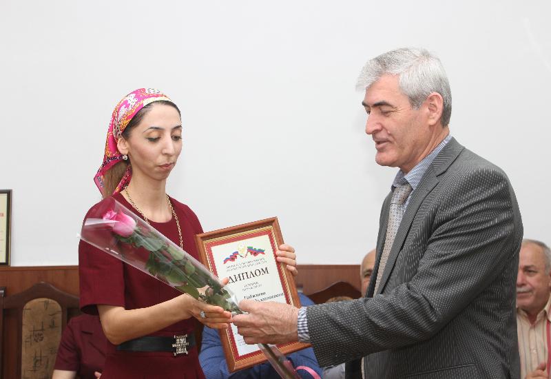 В Карабудахкентском районе чествовали педагогов иностранного языка 