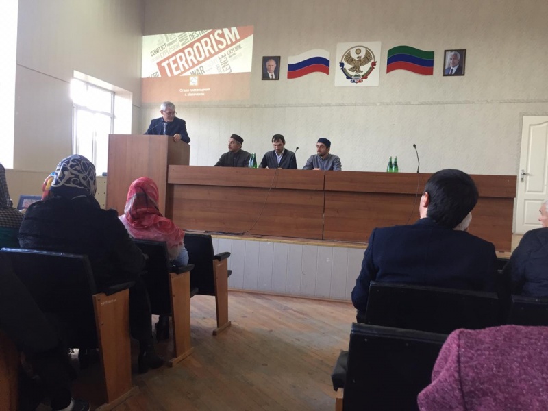 Встреча представителей межведомственной  группы по гражданско-патриотическому и духовно-нравственному воспитанию молодёжи с учащимися образовательных учреждений  Карабудахкентского района.