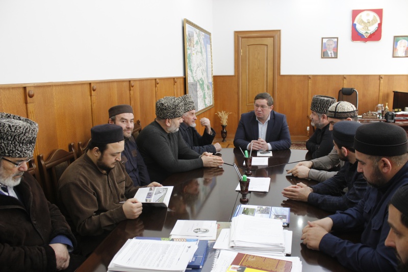  Махмуд Амиралиев встретился с имамами населенных пунктов Карабудахкентского района