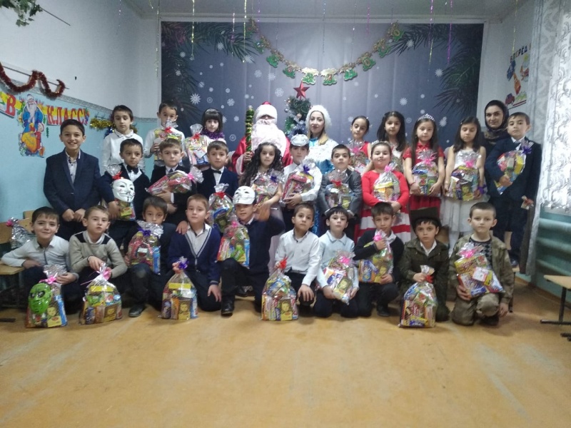 Новогодние  праздники в образовательных учреждениях   Карабудахкентского района.      