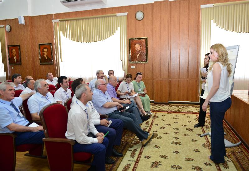 Махмуд Амиралиев и Ахмед Гаджиев участвовали в стратегической сессии по развитию туристического комплекса республики