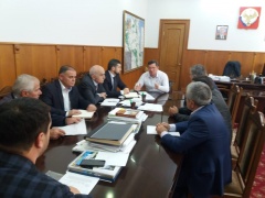 В Карабудахкентском районе обсудили вопросы по комплексной застройке территории поселений и о водообеспечении селений Уллубийаул и Параул.