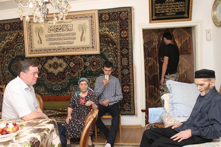 Долгожителей Карабудахкентского района поздравили с праздником Ураза-Байрам